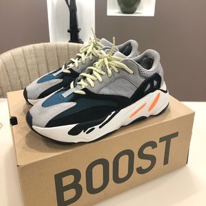 Yeezy boost 700 wave runner